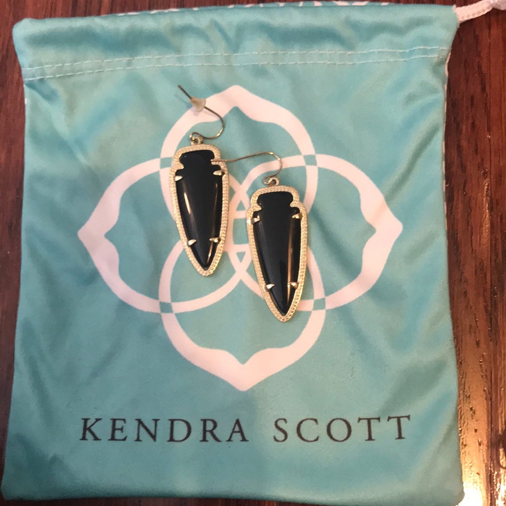 Kendra Scott black arrowhead earrings
